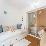 Pass The Keys Stylish 3 Bed Flat In Pacos *