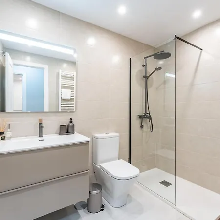 Pass The Keys Stylish 3 Bed Flat In Pacos *