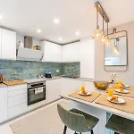 Pass The Keys Stylish 3 Bed Flat In Pacos Apartment *