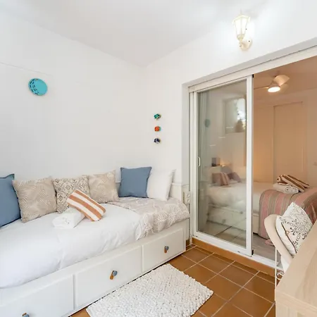 Stylish 3 Bed Flat In Los Pacos - Pass The Keys *