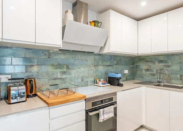 Apartment Pass The Keys Stylish 3 Bed Flat In Pacos *