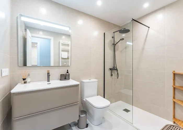 Pass The Keys Stylish 3 Bed Flat In Pacos *