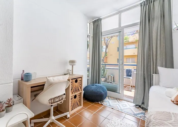 Pass The Keys Stylish 3 Bed Flat In Pacos Fuengirola