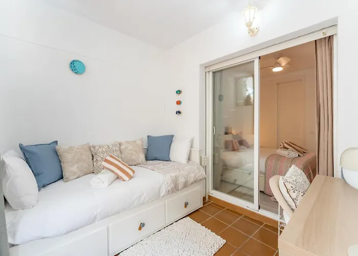 Pass The Keys Stylish 3 Bed Flat In Pacos *