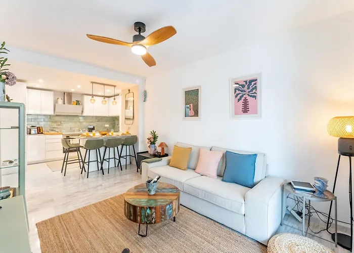 Pass The Keys Stylish 3 Bed Flat In Pacos *