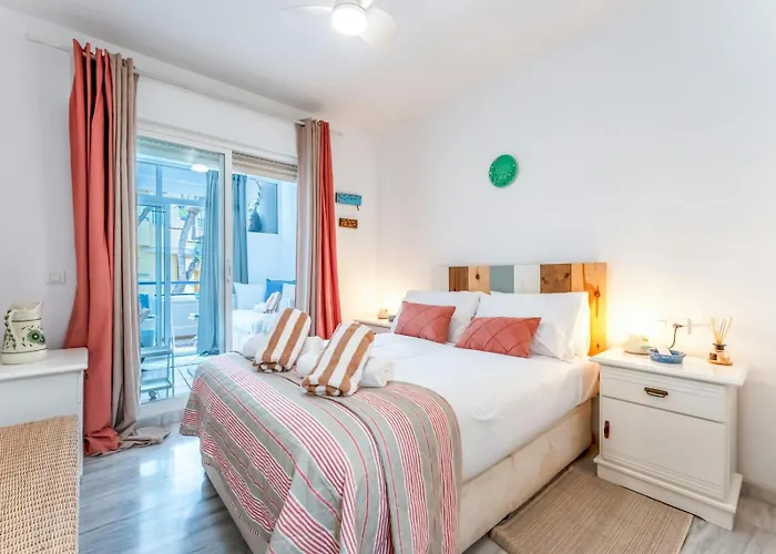 Pass The Keys Stylish 3 Bed Flat In Pacos *